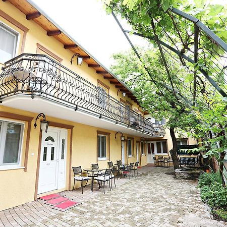 Apartments & Rooms Vienna Osijek Exterior foto