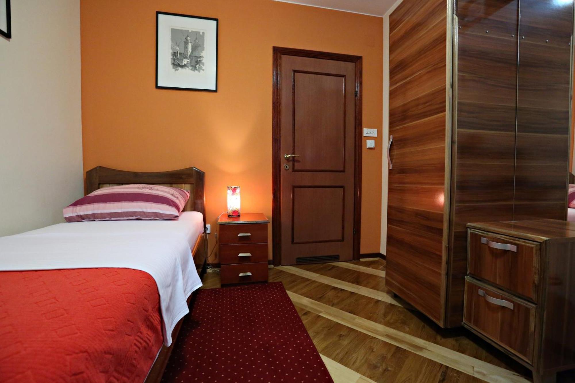 Apartments & Rooms Vienna Osijek Exterior foto